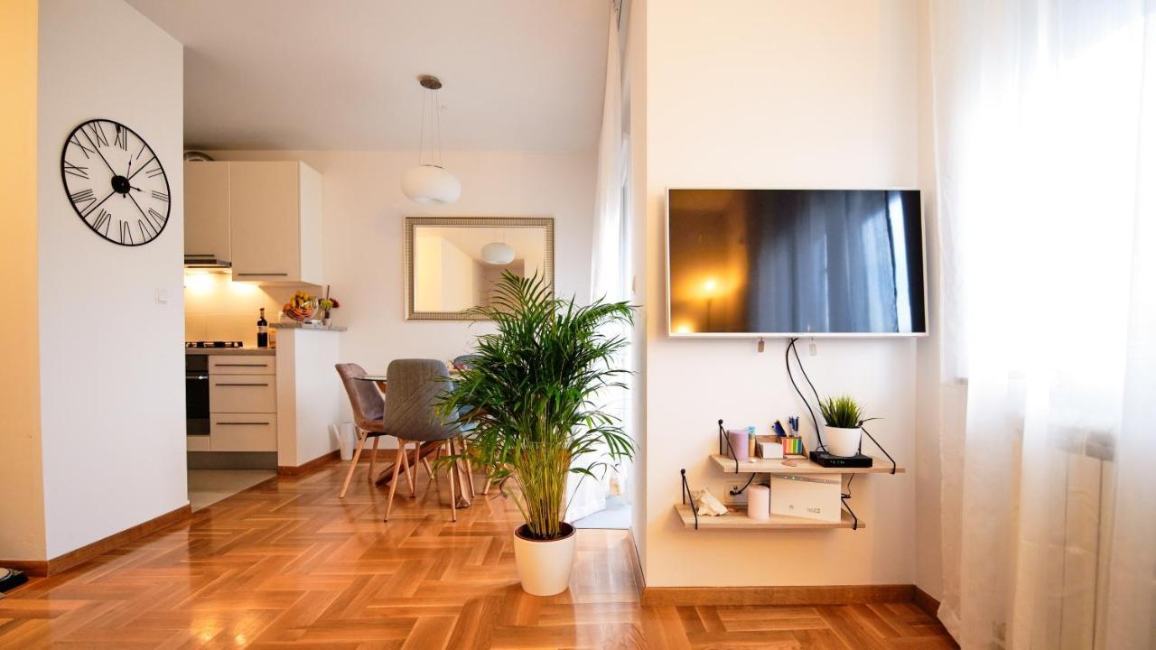 Lovely Apartment Mira Near Airport Zagreb Velika Gorica Bagian luar foto