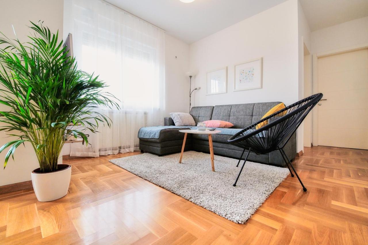 Lovely Apartment Mira Near Airport Zagreb Velika Gorica Bagian luar foto